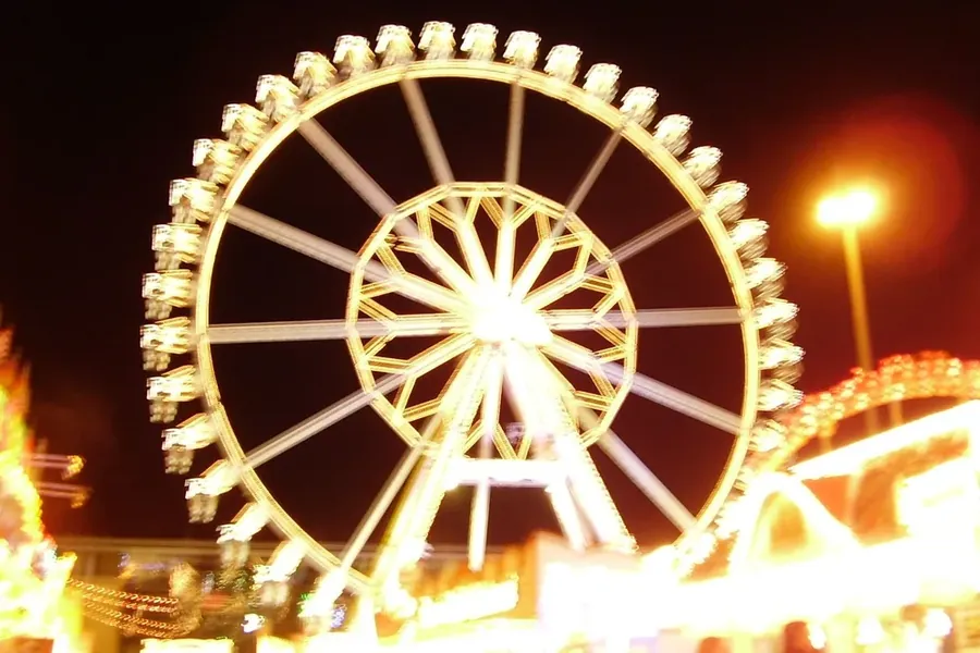 The Freimarkt big wheel at night